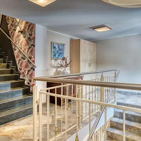 Hotell Sonnenhof Centrum 4*